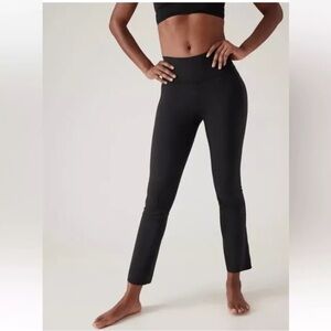 Athleta Transcend Stash Straight Leg cropped pant/tight Size XS NWOT $119